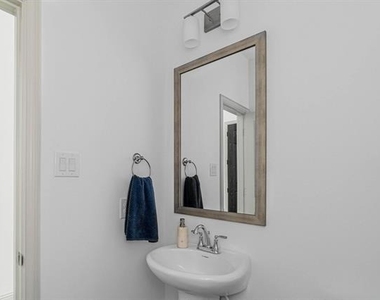 992 Emil Place - Photo Thumbnail 10