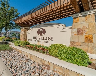 992 Emil Place - Photo Thumbnail 16