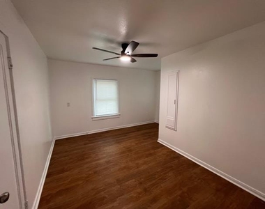 622 N Austin Street - Photo Thumbnail 13