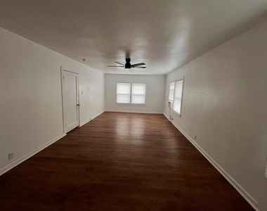 622 N Austin Street - Photo Thumbnail 19