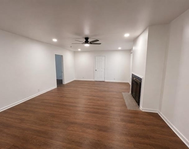 622 N Austin Street - Photo Thumbnail 1
