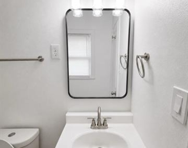 622 N Austin Street - Photo Thumbnail 3