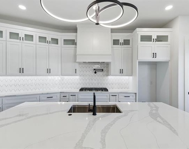 312 Carrington Drive - Photo Thumbnail 6