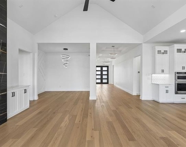 312 Carrington Drive - Photo Thumbnail 12