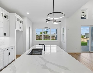 312 Carrington Drive - Photo Thumbnail 4