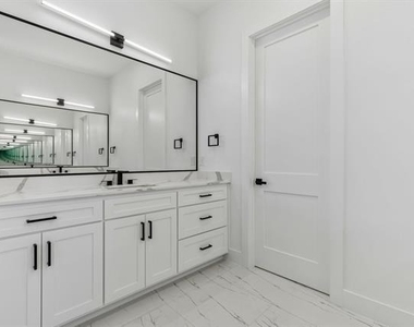 312 Carrington Drive - Photo Thumbnail 21