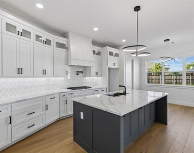 312 Carrington Drive - Photo Thumbnail 5