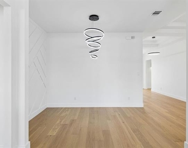 312 Carrington Drive - Photo Thumbnail 14