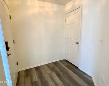 600 W Grove Parkway - Photo Thumbnail 3