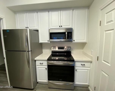 600 W Grove Parkway - Photo Thumbnail 7