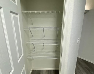 600 W Grove Parkway - Photo Thumbnail 11