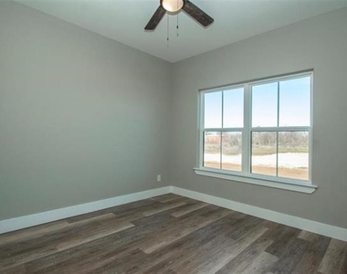20494 Us Highway 377 - Photo Thumbnail 5