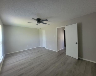 3411 Stonewall Lane - Photo Thumbnail 9
