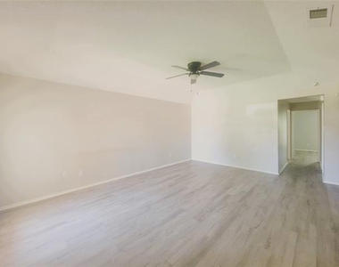 3411 Stonewall Lane - Photo Thumbnail 3