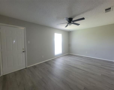 3411 Stonewall Lane - Photo Thumbnail 10