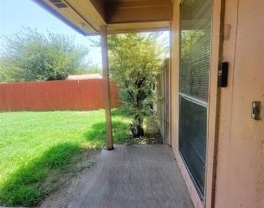 3411 Stonewall Lane - Photo Thumbnail 2