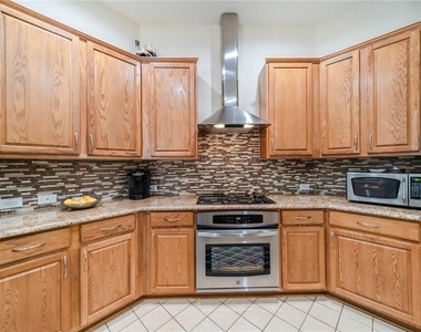 8574 Robertson Drive - Photo Thumbnail 7