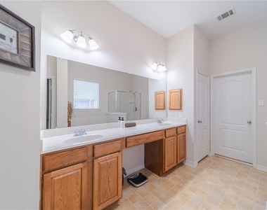 8574 Robertson Drive - Photo Thumbnail 8