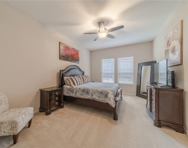 8574 Robertson Drive - Photo Thumbnail 9