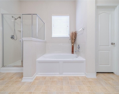 8574 Robertson Drive - Photo Thumbnail 12
