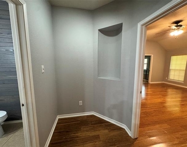 8312 Riverwalk Trail - Photo Thumbnail 11