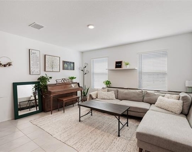 6611 Coulter Drive - Photo Thumbnail 4