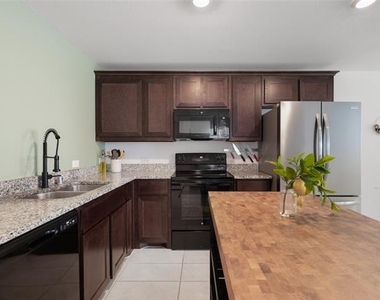 6611 Coulter Drive - Photo Thumbnail 6