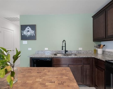 6611 Coulter Drive - Photo Thumbnail 7