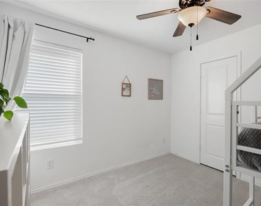 6611 Coulter Drive - Photo Thumbnail 8