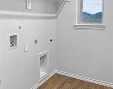1817 Winecup Drive - Photo Thumbnail 16