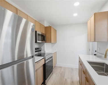 1721 R Avenue - Photo Thumbnail 8