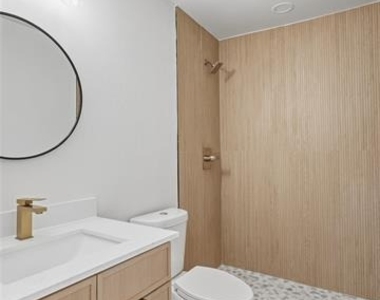 1721 R Avenue - Photo Thumbnail 13