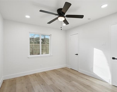 1721 R Avenue - Photo Thumbnail 9
