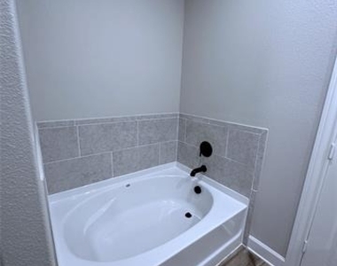 2024 Brentwood Drive - Photo Thumbnail 27