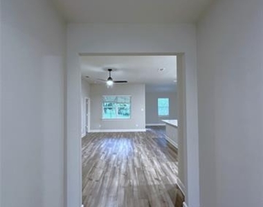 2024 Brentwood Drive - Photo Thumbnail 10