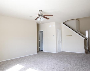 2101 Hickory Trail - Photo Thumbnail 11