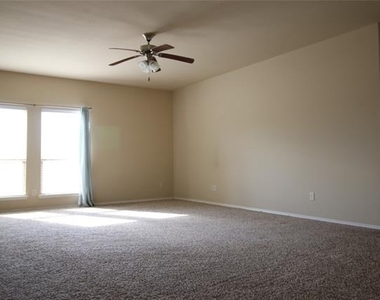 2101 Hickory Trail - Photo Thumbnail 12
