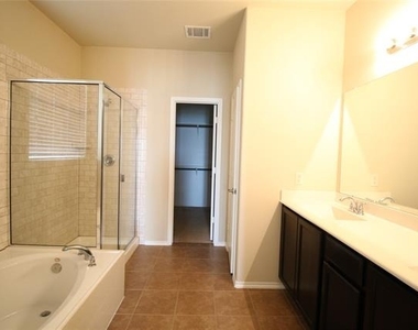 2101 Hickory Trail - Photo Thumbnail 9