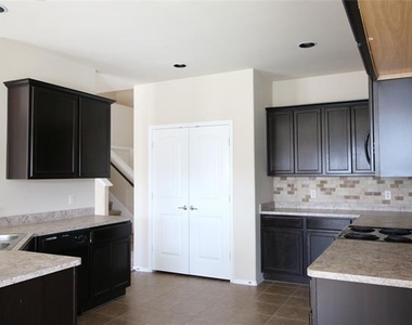2101 Hickory Trail - Photo Thumbnail 6