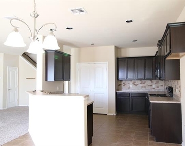 2101 Hickory Trail - Photo Thumbnail 3