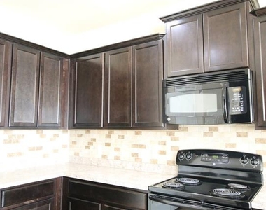 2101 Hickory Trail - Photo Thumbnail 7