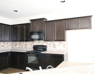 2101 Hickory Trail - Photo Thumbnail 4