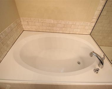 2101 Hickory Trail - Photo Thumbnail 18