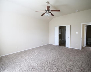 2101 Hickory Trail - Photo Thumbnail 14
