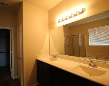 2101 Hickory Trail - Photo Thumbnail 17