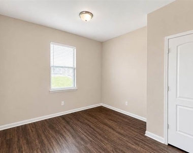 1602 Kim Loan Drive - Photo Thumbnail 3