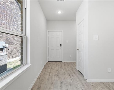 3311 Dahlia Drive - Photo Thumbnail 3