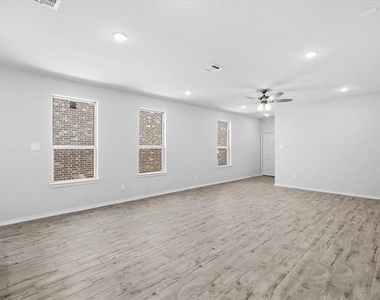 3311 Dahlia Drive - Photo Thumbnail 9