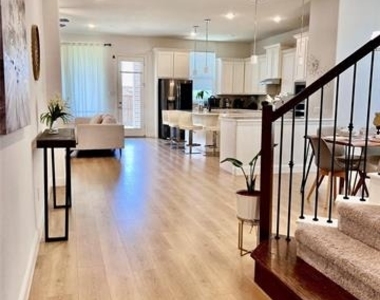 7506 Coronado Drive - Photo Thumbnail 3