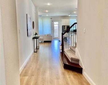 7506 Coronado Drive - Photo Thumbnail 10